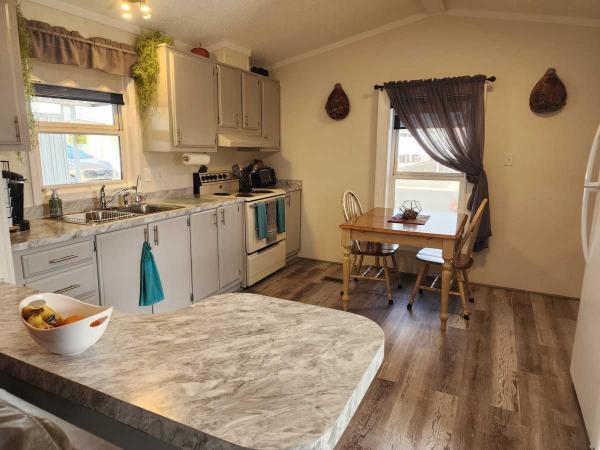 1987 KAUFMAN & BROAD Singlewide Mobile Home