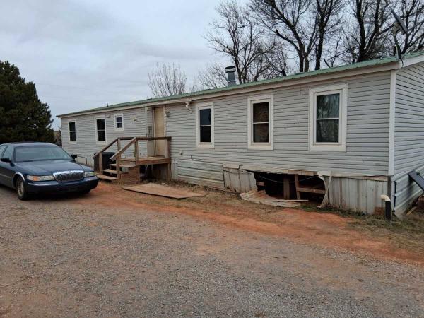 Photo 1 of 2 of home located at 22444 E1070 Rd Clinton, OK 73601