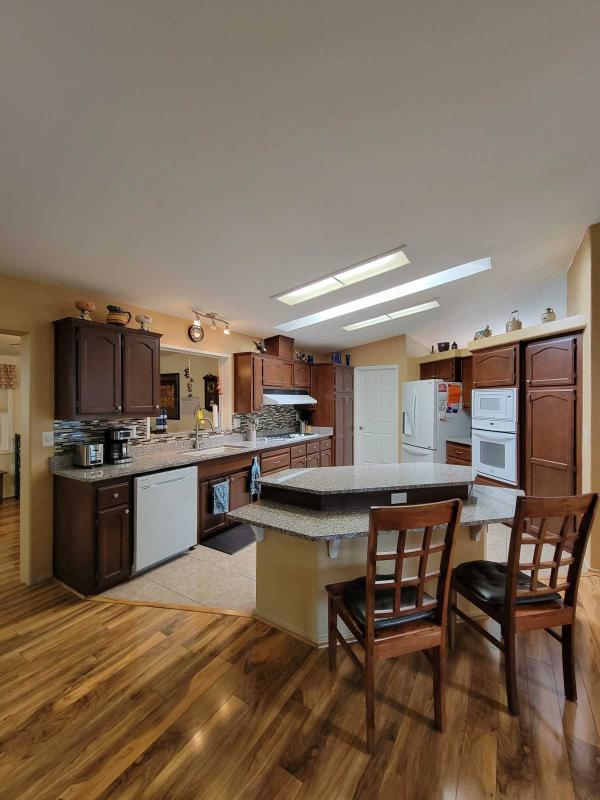 1998 HALLMARK Mobile Home