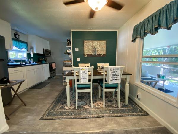 1980 HILL 702 Mobile Home