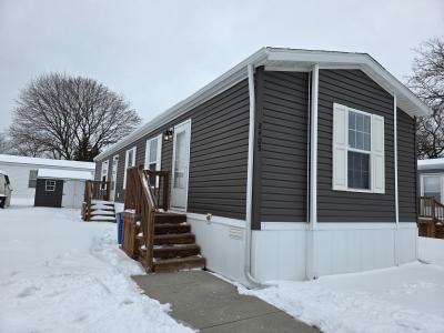 Mobile Home at 2405 Loch Lomond Dr Highland, MI 48357