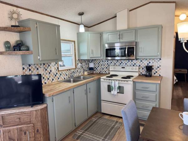 1988 Schult Manufactured Home
