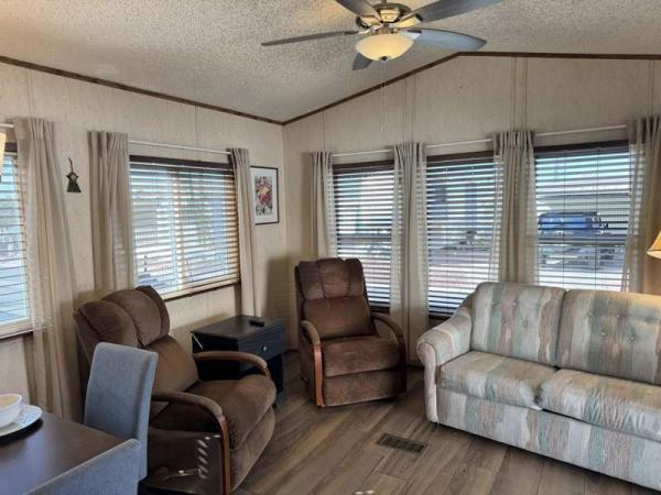 1988 Schult Manufactured Home
