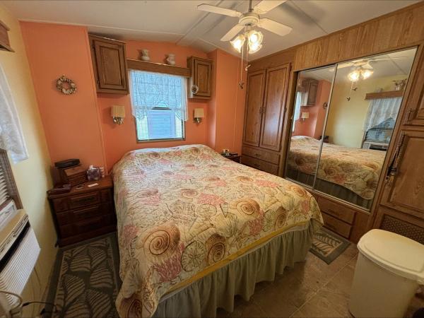 1990 Oakwood Mobile Home