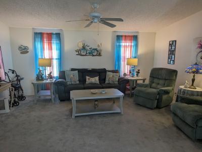 Photo 4 of 16 of home located at 654 Waterfront Dr Auburndale, FL 33823