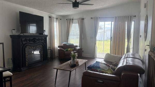 1990 Chandeleur Manufactured Home