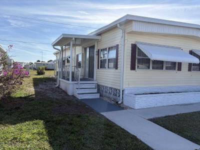 Photo 4 of 20 of home located at 305 Jacaranda Circle Venice, FL 34285