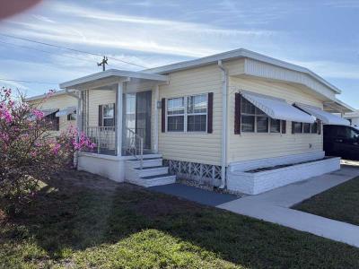 Photo 5 of 20 of home located at 305 Jacaranda Circle Venice, FL 34285