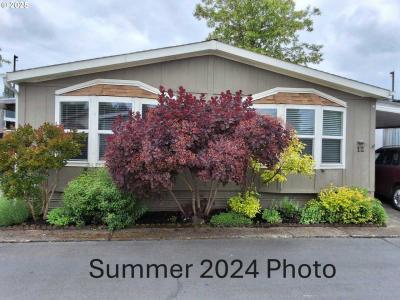 Photo 3 of 21 of home located at 2804 SE Courtney Ave, Spc. 12 Milwaukie, OR 97222