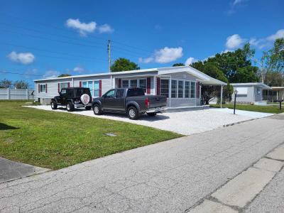 Photo 5 of 57 of home located at 2795 Bay Oaks Dr Sarasota, FL 34234