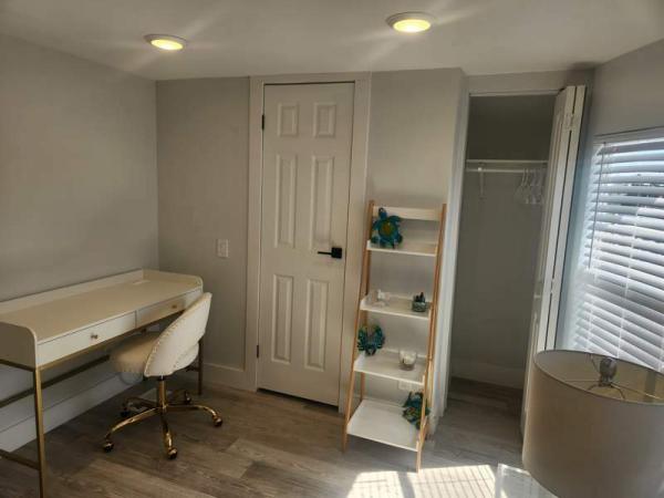 1986 CLAR Manufactured Home