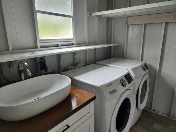 1986 CLAR Manufactured Home
