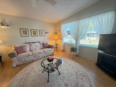 Photo 4 of 17 of home located at 472 Gulf Stream Dr. N Lake Alfred, FL 33850