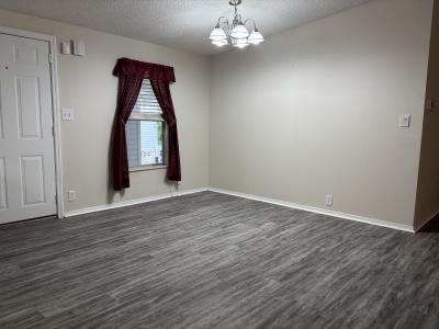 Photo 5 of 19 of home located at 570 Tulip Circle E Auburndale, FL 33823