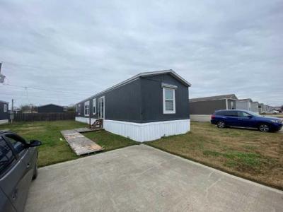 Mobile Home at Highlands Bay Mhp 8010 Thompson Rd # 58 Highlands, TX 77562