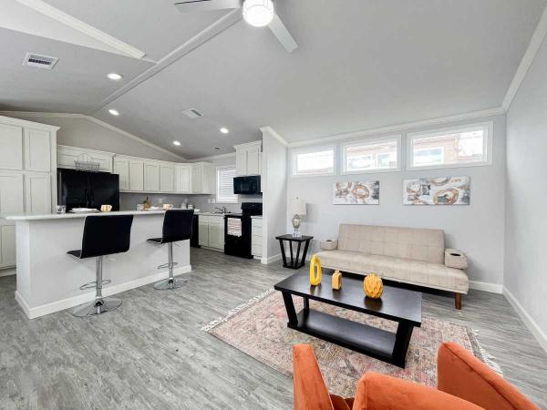 Oak Creek J68EP8 Manufactured Home
