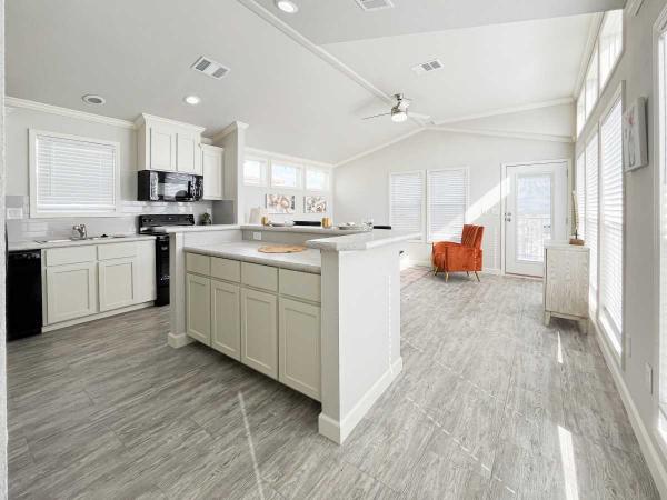 Oak Creek J68EP8 Manufactured Home