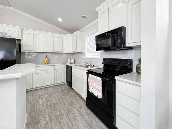 Oak Creek J68EP8 Manufactured Home
