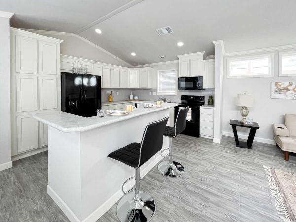 Oak Creek J68EP8 Manufactured Home