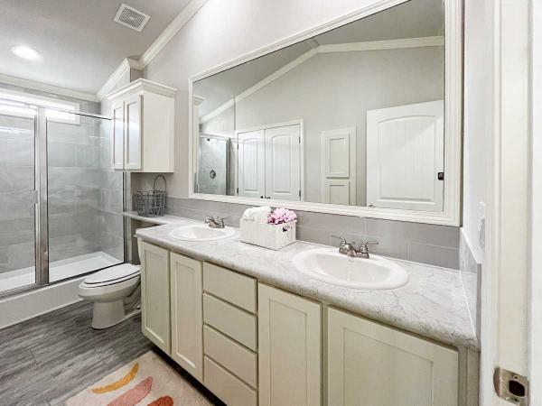 Oak Creek J68EP8 Manufactured Home