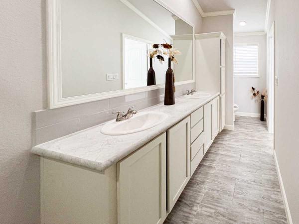 Oak Creek J68EP8 Manufactured Home
