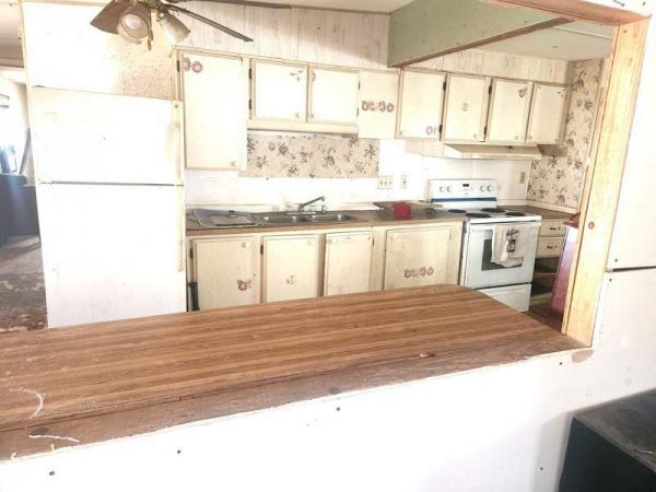 1981 Hillcrest Manufactured Home