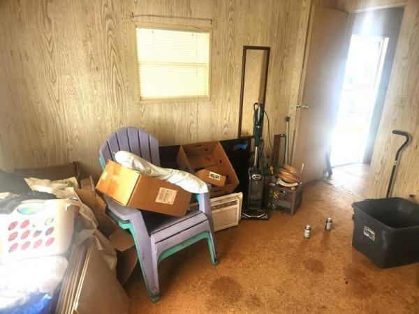 1981 Hillcrest Manufactured Home