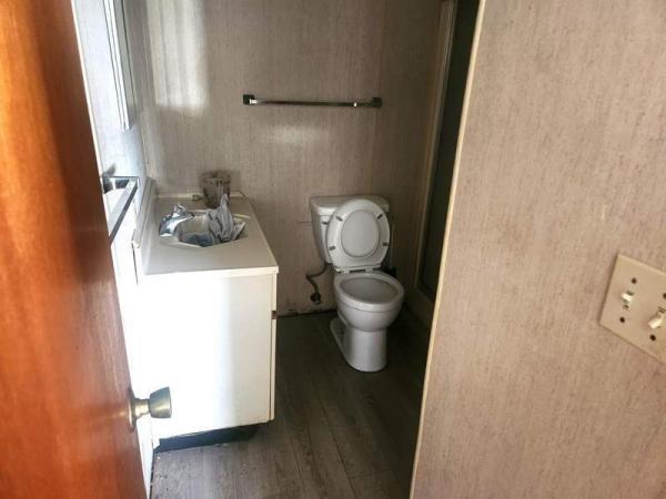 1981 Hillcrest Manufactured Home