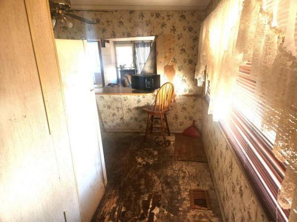 1981 Hillcrest Manufactured Home