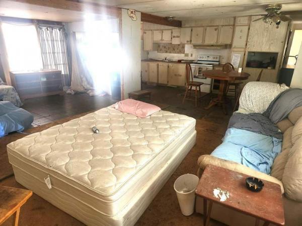 1981 Hillcrest Manufactured Home