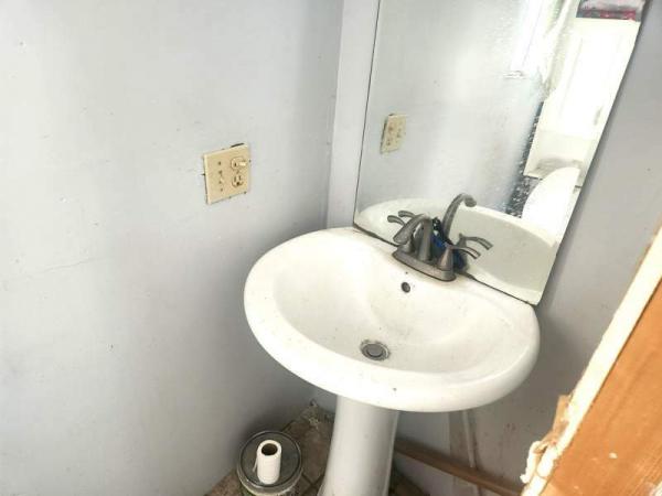 1981 Hillcrest Manufactured Home