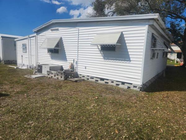 1981 Hillcrest Manufactured Home