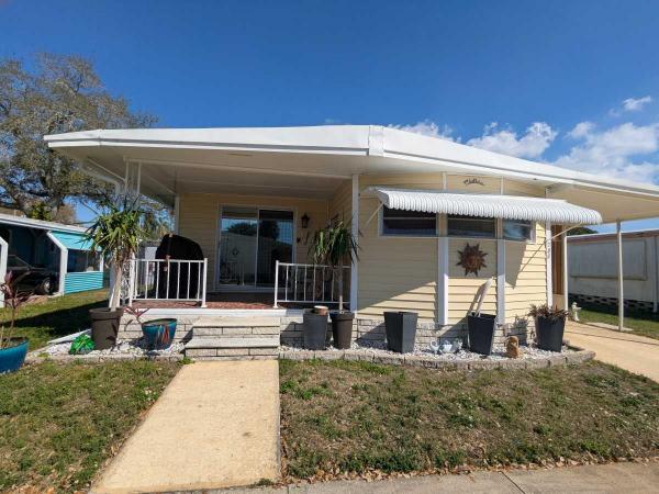 Photo 1 of 2 of home located at 601 Starkey Rd., Lot 288 Largo, FL 33771