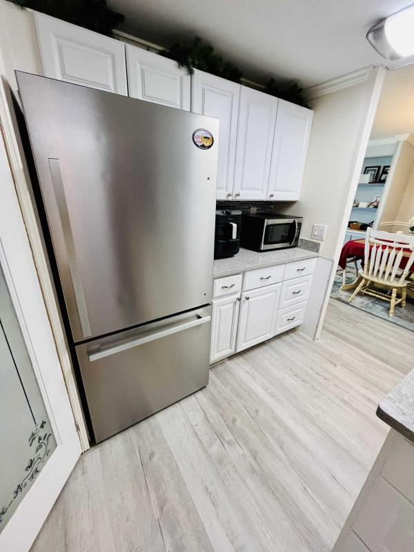 1985 Dutc Manufactured Home