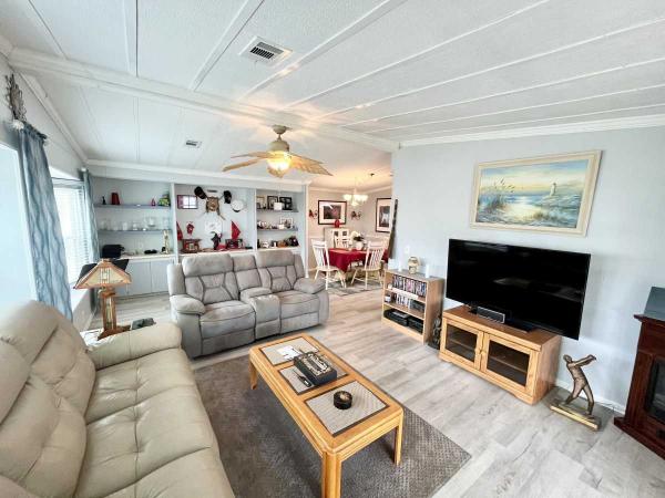 1985 Dutc Manufactured Home