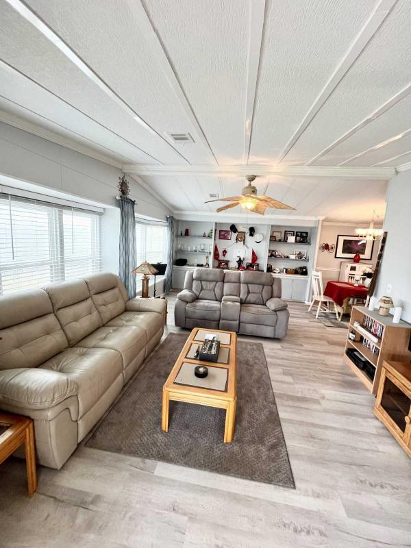 1985 Dutc Manufactured Home