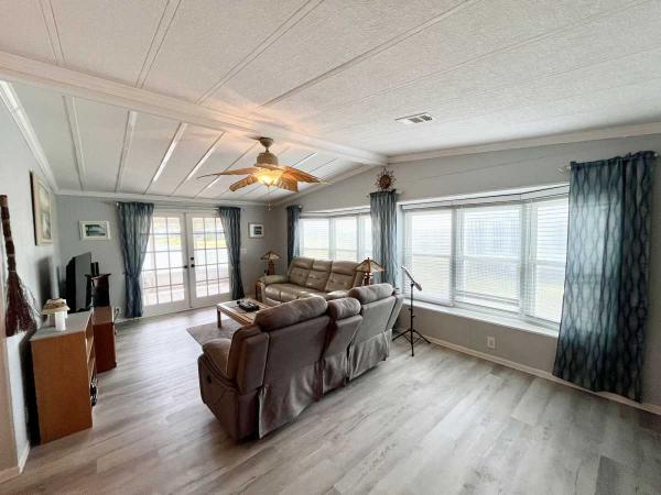 1985 Dutc Manufactured Home