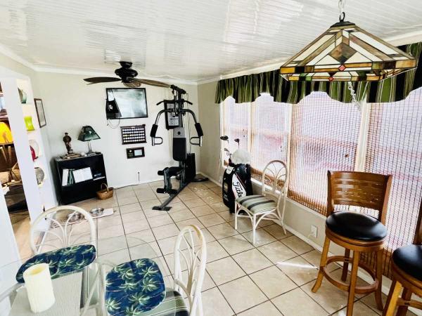 1985 Dutc Manufactured Home