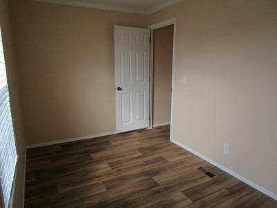Photo 3 of 17 of home located at 23622 Hickory Lane Brownstown, MI 48174
