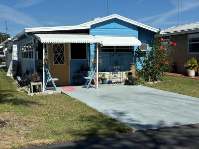 Photo 2 of 11 of home located at 37633 Arch Lane Zephyrhills, FL 33541