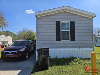 Mobile Home at 74 Avenue East N Auburndale, FL 33823