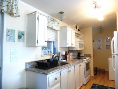 Photo 3 of 13 of home located at 214 Maui Ave Davenport, FL 33897