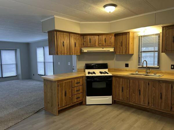 1984 Parkwood Homes mobile Home