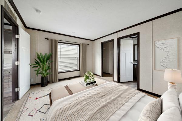 2025 Skyline 33 C815  Home