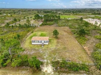 Photo 4 of 19 of home located at 18081 NW 300th St Okeechobee, FL 34972