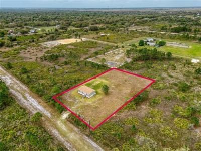 Photo 5 of 19 of home located at 18081 NW 300th St Okeechobee, FL 34972