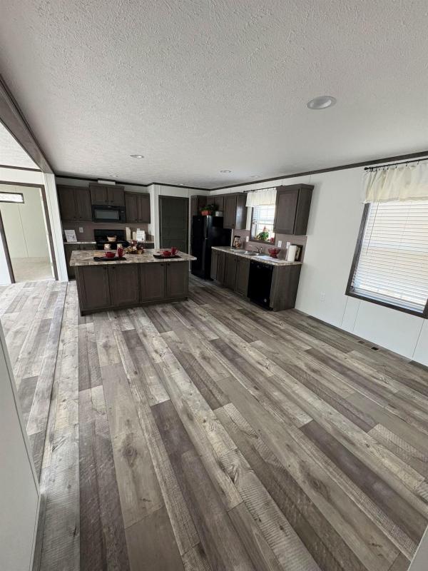 2025 COLONY E10 A32091P28  Home