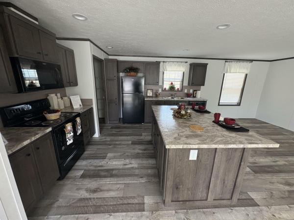 2025 COLONY E10 A32091P28  Home