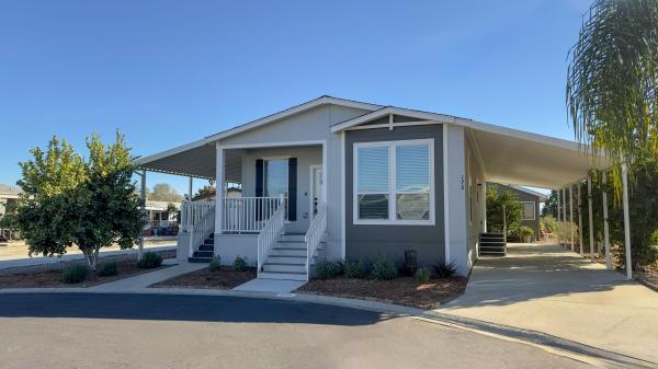 2023 Clayton HIP-2452-3A  Home