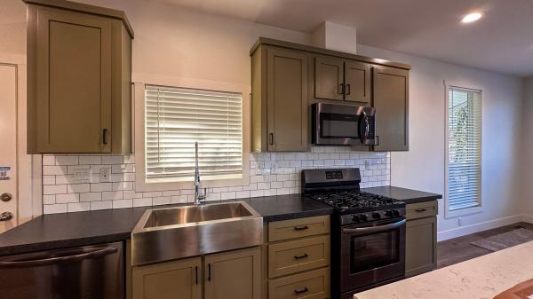 2023 Clayton HIP-2452-3A  Home